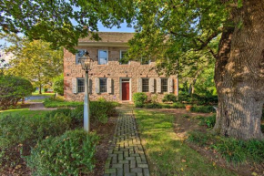Beautiful Historic House In Amish Country